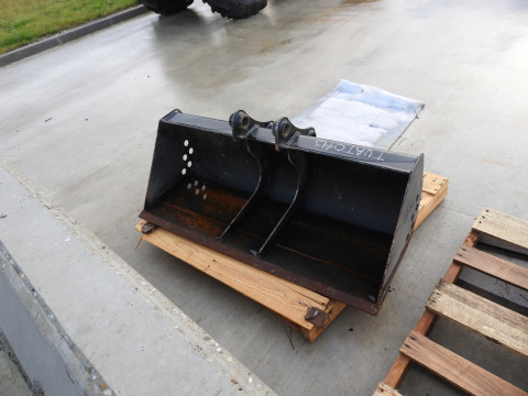 BUCKET-DC 05-07 TONS, 1300 mm